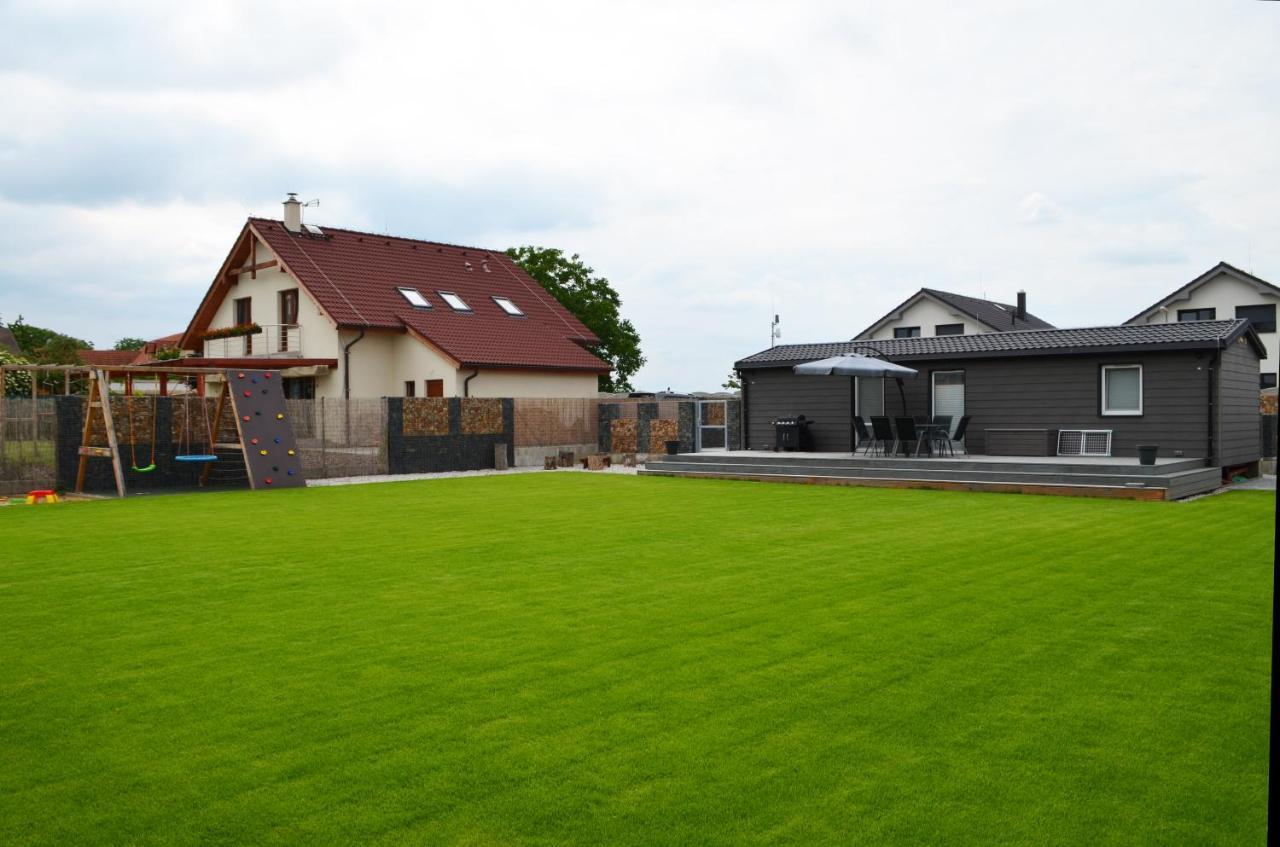 Domecek U Prahy Villa Nupaky Exterior photo